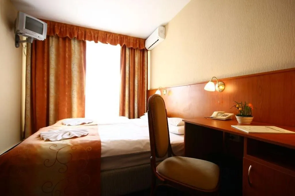Hunor Hotel Budapest 3*,